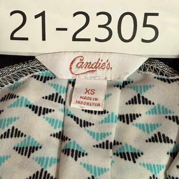 Candie’s XS Geometric Button Blouse Lace Shoulder Long Roll Tab Sleeve Top - Picture 13 of 13